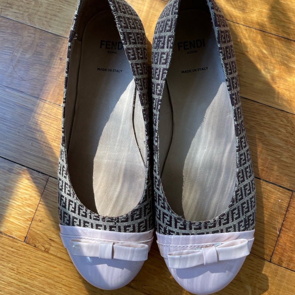 Fendi ballerina flat with pink bow. Made in Italy. EUC